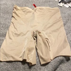 nwot tags mid thigh shaping short